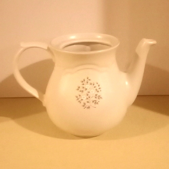 VTG- Pfaltzgraff Silver Heirloom 48 oz Beverage Server - Picture 7 of 10